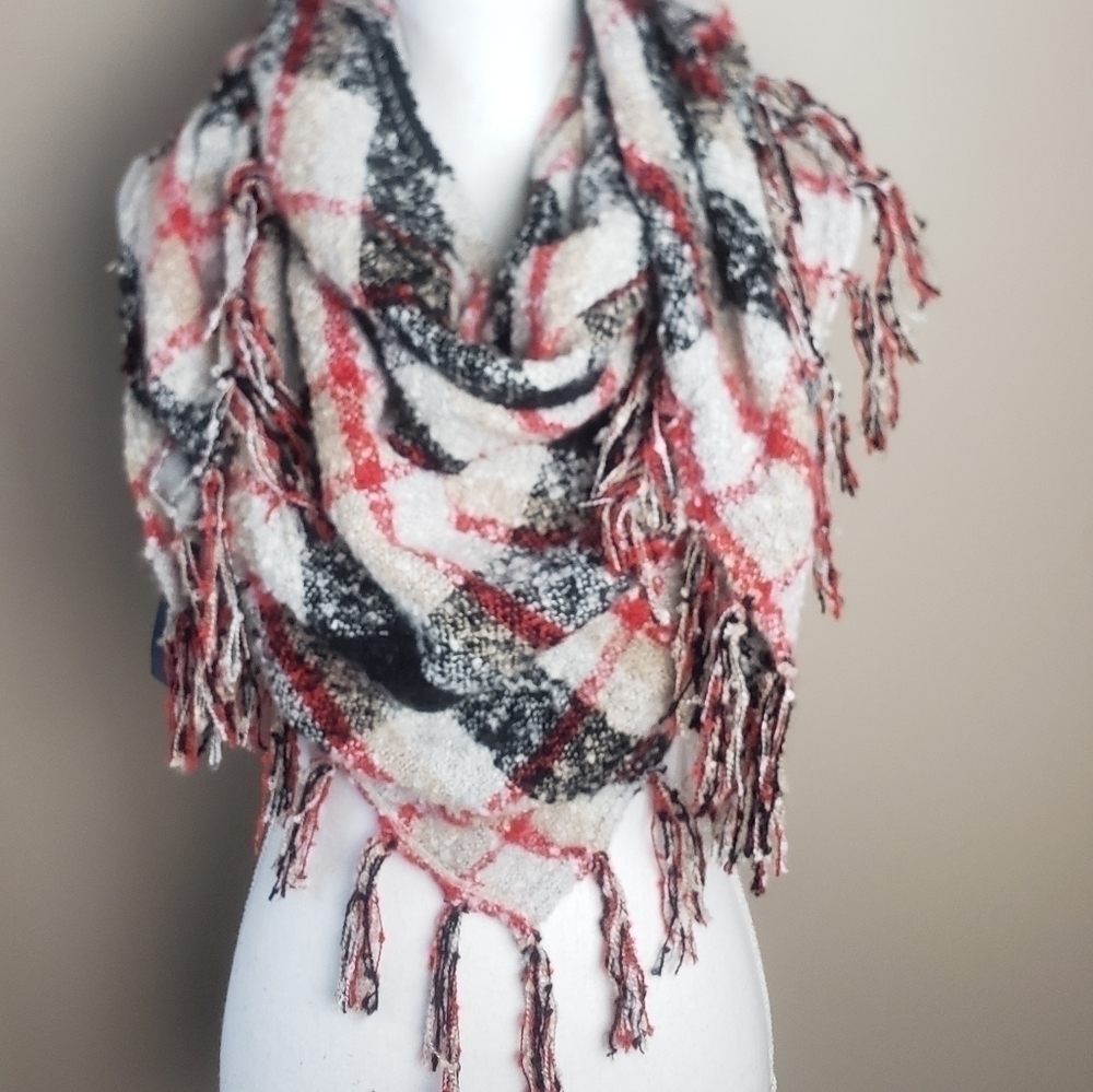 NEW! CHARTER CLUB Plaid Boucle Triangle Winter Scarf. - Picture 2 of 6
